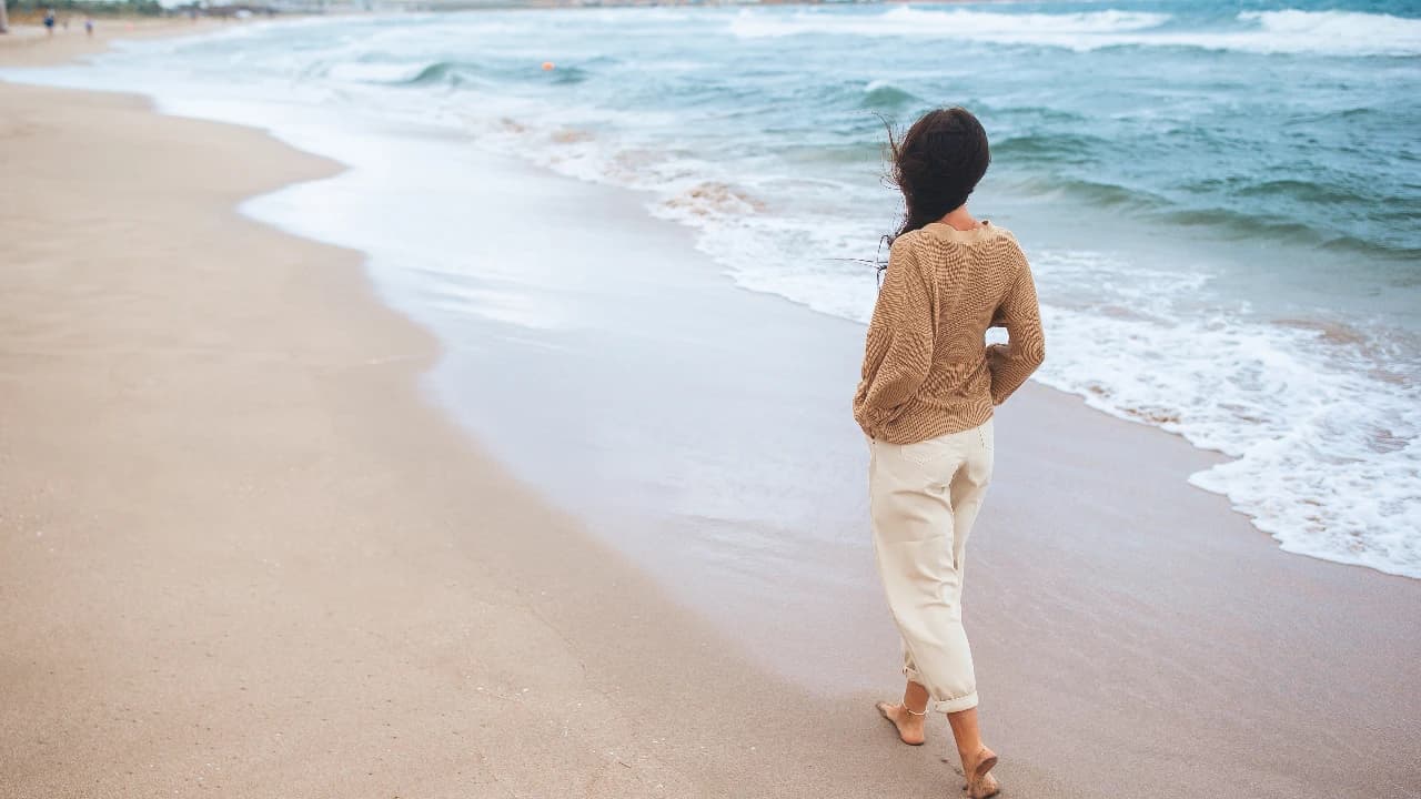 Mulher na Praia ©Envato
