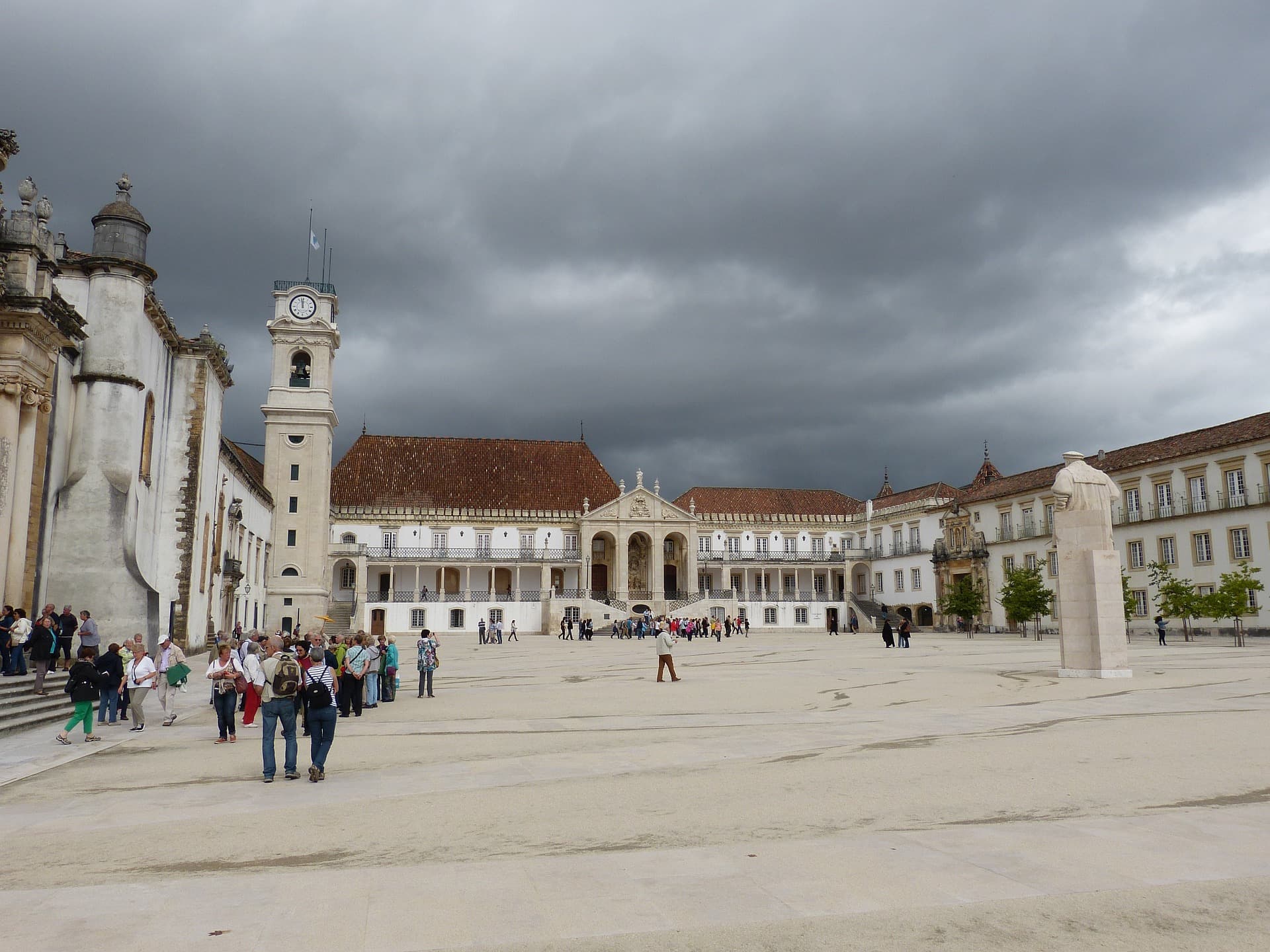 Universidade de Coimbra  @falco