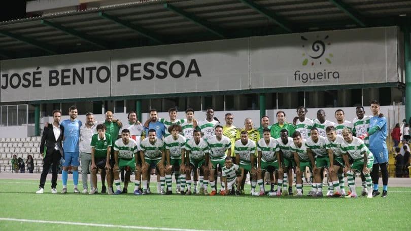 Naval e sub23 SL Benfica estiveram em campo para um jogo de apoio às famílias das vítimas do naufrágio da embarcação «Virgem Dolorosa» @Naval 1893