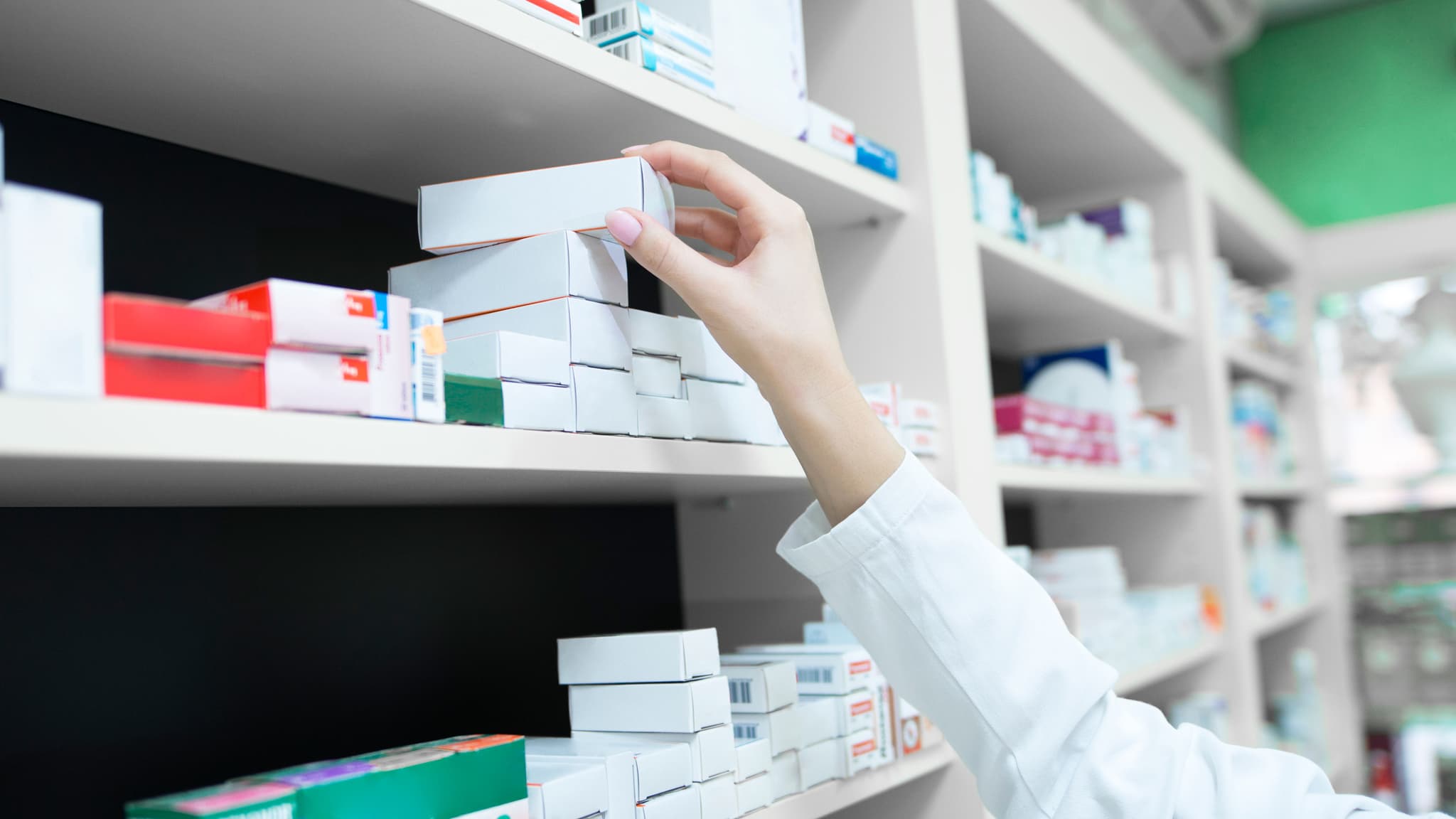 Farmacêuticos @aleksandarlittlewolf freepik