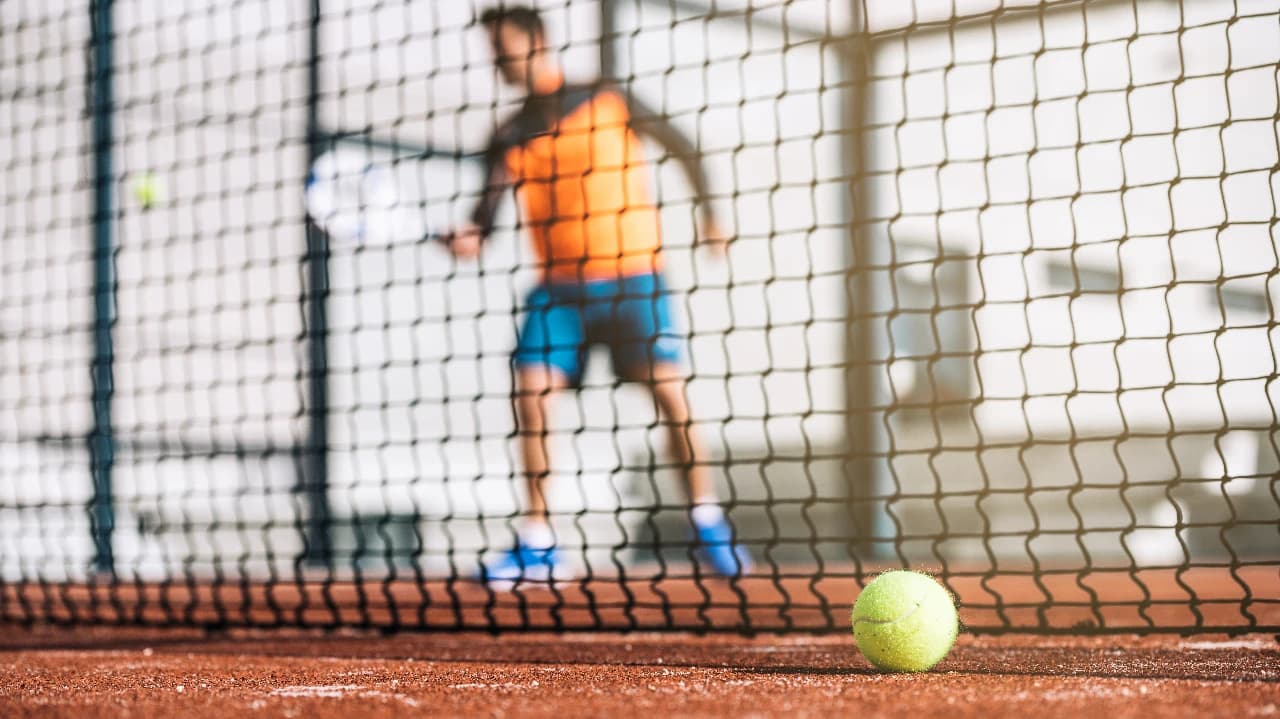 Padel @HelloDavidPradoPerucha freepik