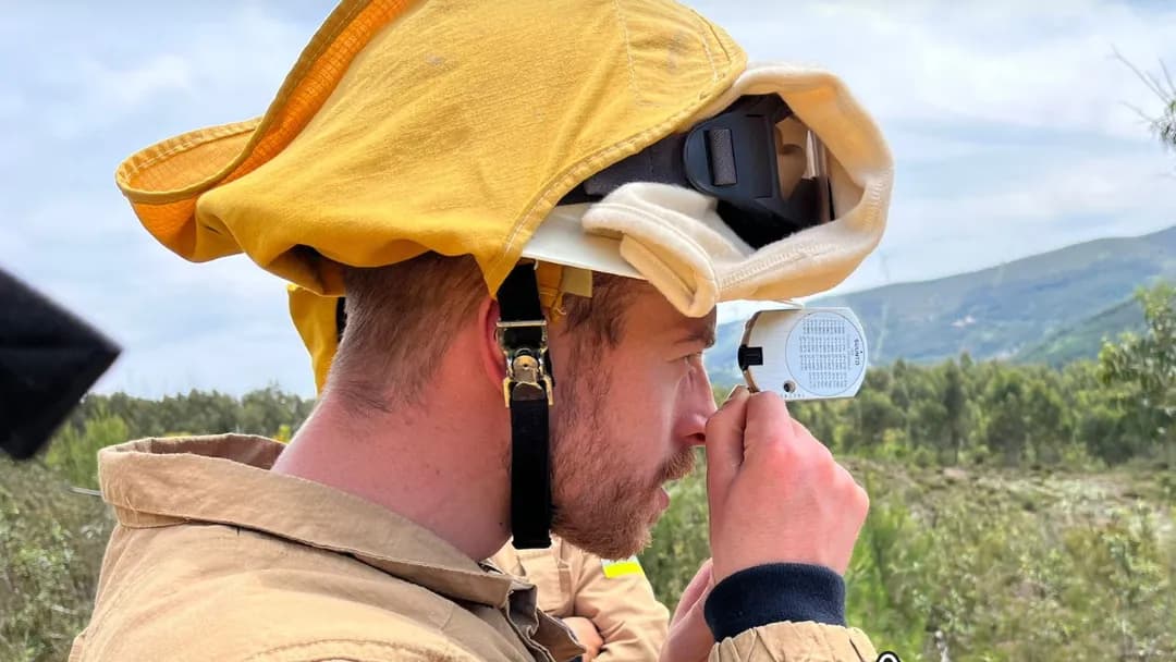 Militar da GNR em alerta sobre incêndio rural ©GNR