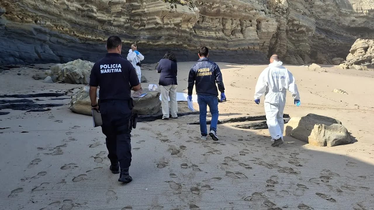 Detetado corpo de homem na Praia do Portinho da Areia do Norte em Peniche @AMN