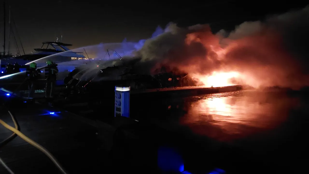 Incêndio em embarcação de recreio na marina de Cascais @AMN