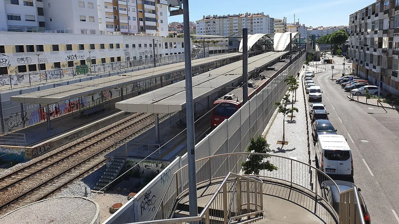 Estação de comboios- Barcarena- Massamá   ©GualdimG CC Creative Commons