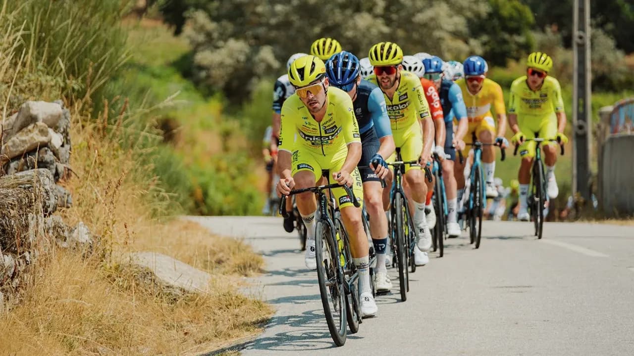 Equipa Profissional de Ciclismo Anicolor / Tien21 @DR