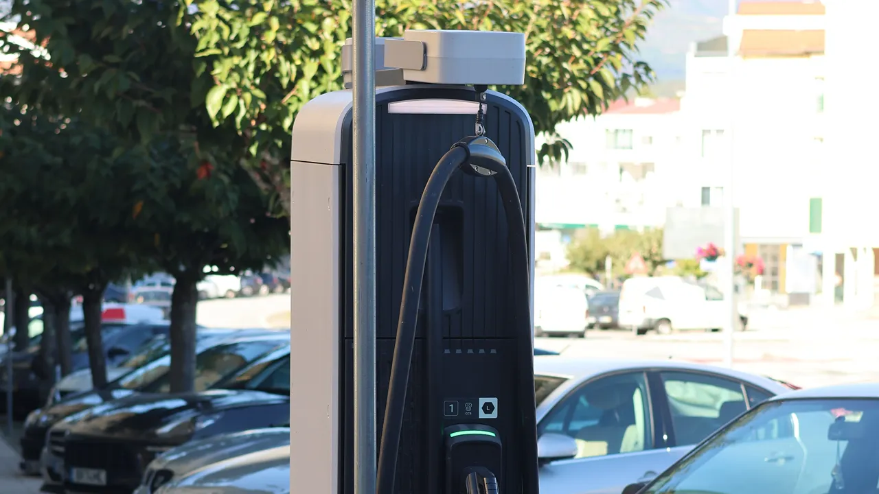 Posto de carregamento elétrico @CM Oliveira de Frades