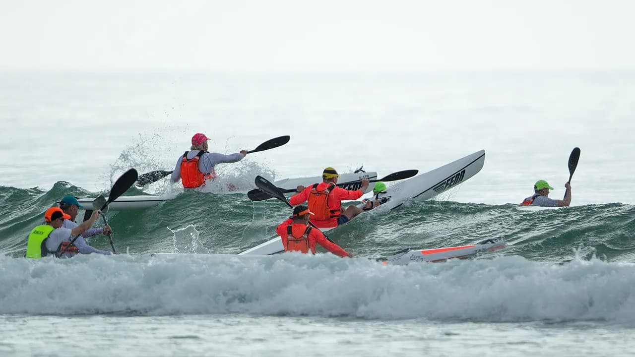Grupo de surfskis  ©©Surfski Family 