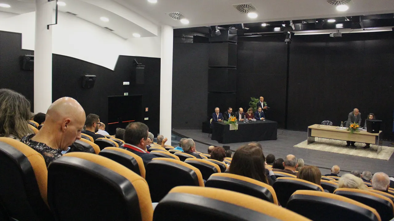 Sessão plenária da Assembleia Municipal @Central Press