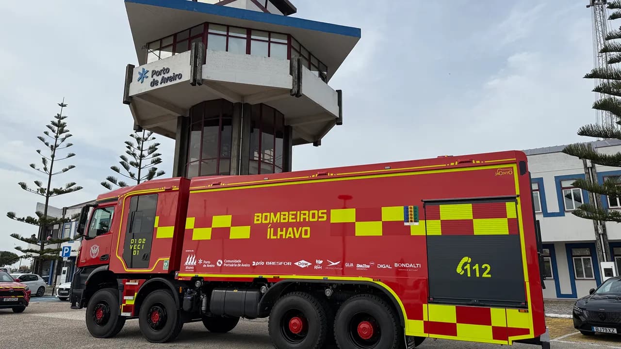 Veículo Especial de Combate a Incêndio (VECI) dos Bombeiros Voluntários de
Ílhavo @Porto de Aveiro 