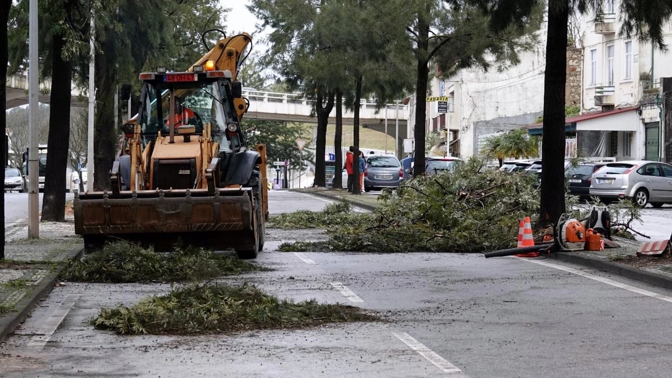 Efeitos da tempestade Kristin em Coimbra @CM Coimbra 