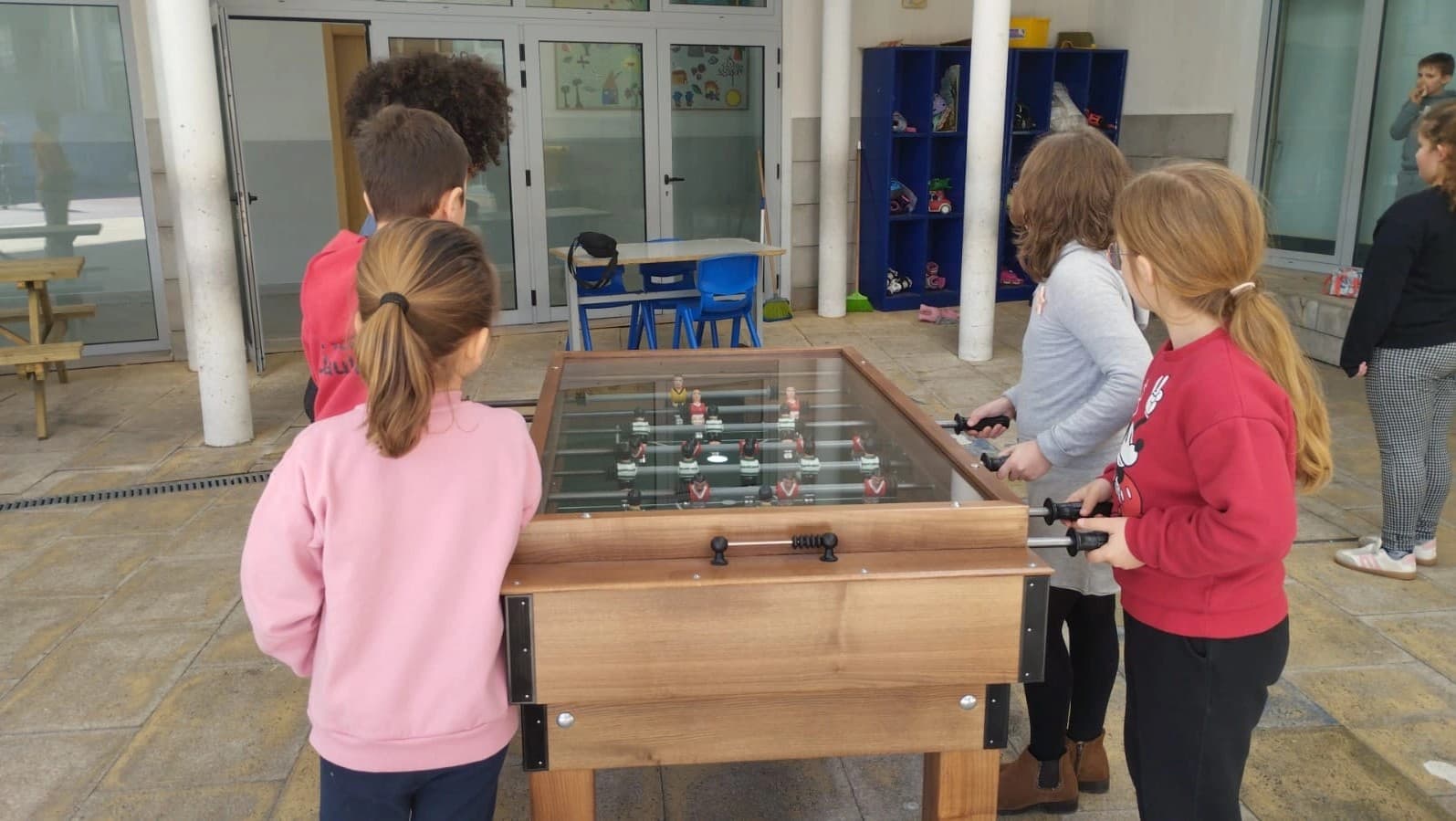 Entrega de mesas de matraquilhos no Agrupamento @CM Penela 