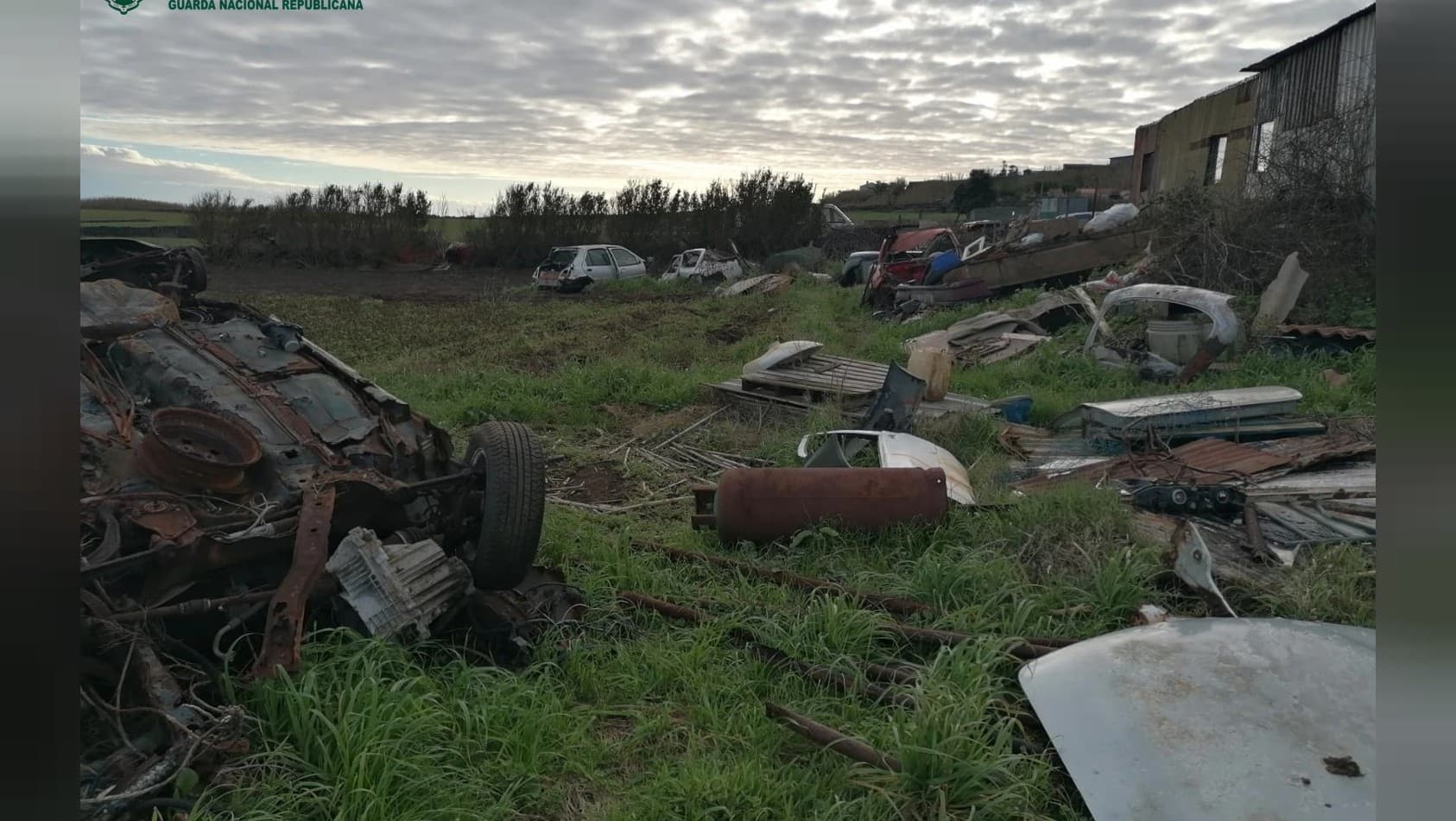 Depósito ilegal de resíduos e veículos em fim de vida @GNR Açores 