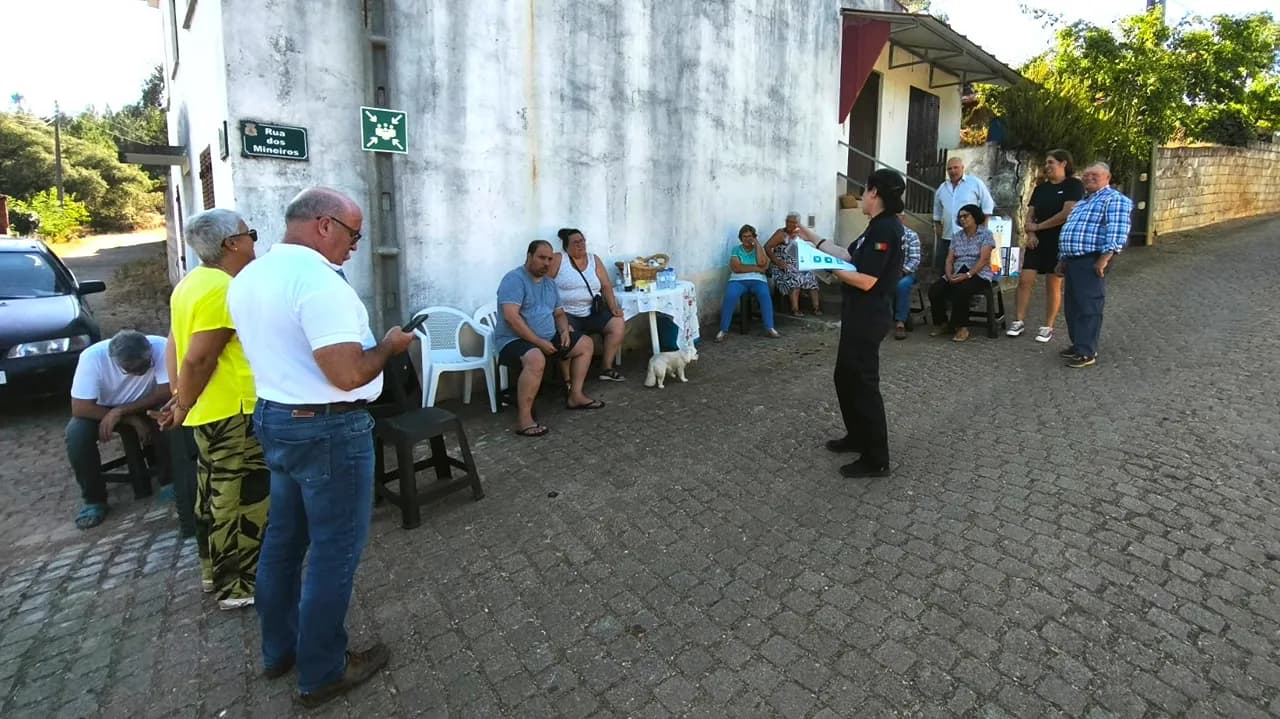 Orientações da Proteção Civil na localidade das Gatas @CM Castelo Branco