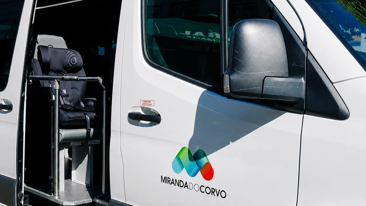 Miranda do Corvo reforça segurança no transporte escolar com novas cadeiras auto @CM Mirando do Corvo