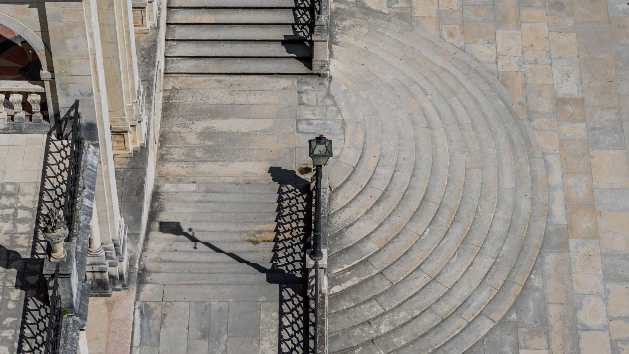 Escadaria Faculdade de Direito Universidade de Coimbra @Envato