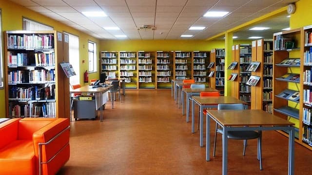Biblioteca Municipal do Entroncamento @Direção-Geral do Livro, dos Arquivos e das Bibliotecas