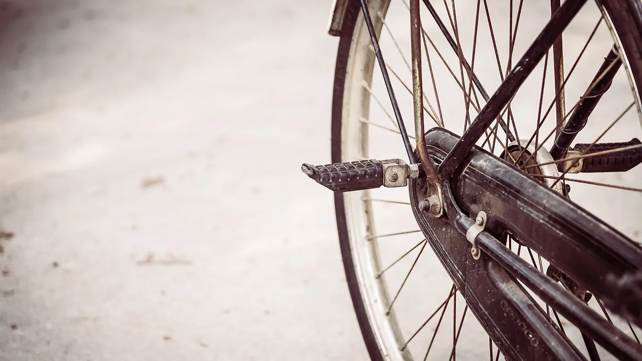 Bicicleta antiga @mrsiraphol freepik