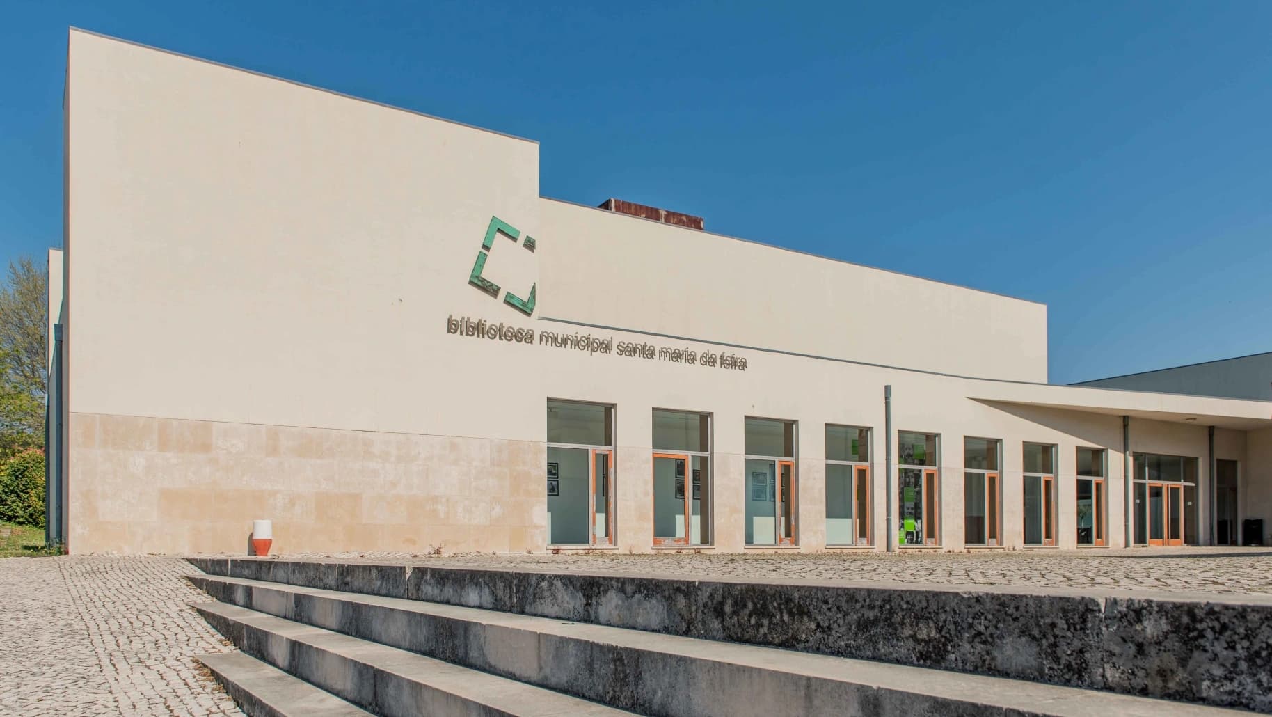 Biblioteca Municipal de Santa Maria da Feira @CM Santa Maria da Feira
