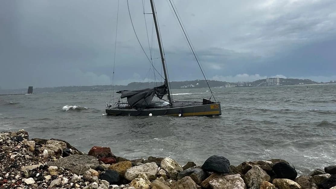 Estação Salva-vidas resgata duas pessoas de veleiro @AMN