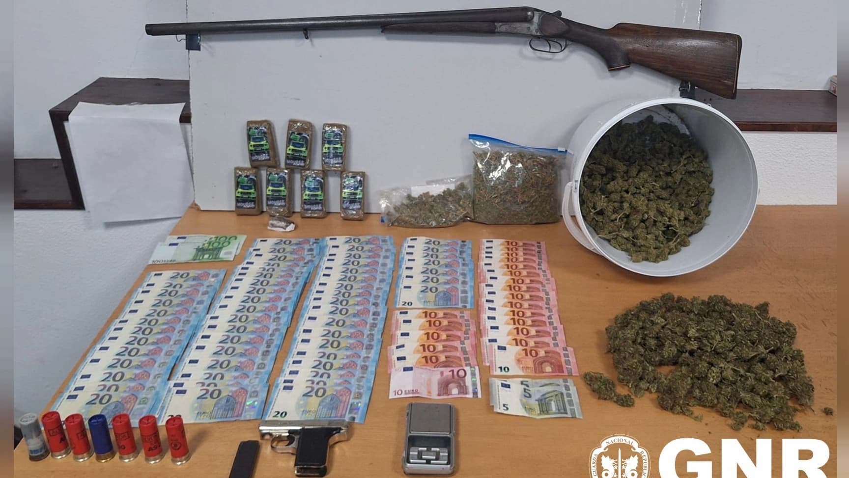 Material apreendido @GNR Aveiro