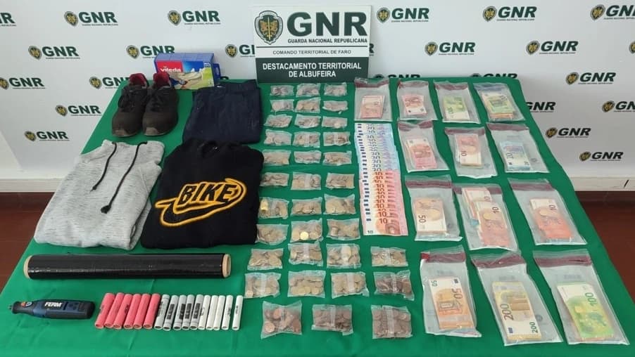 Material apreendido @GNR Faro