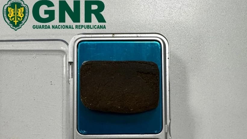 Material apreendido @GNR Porto