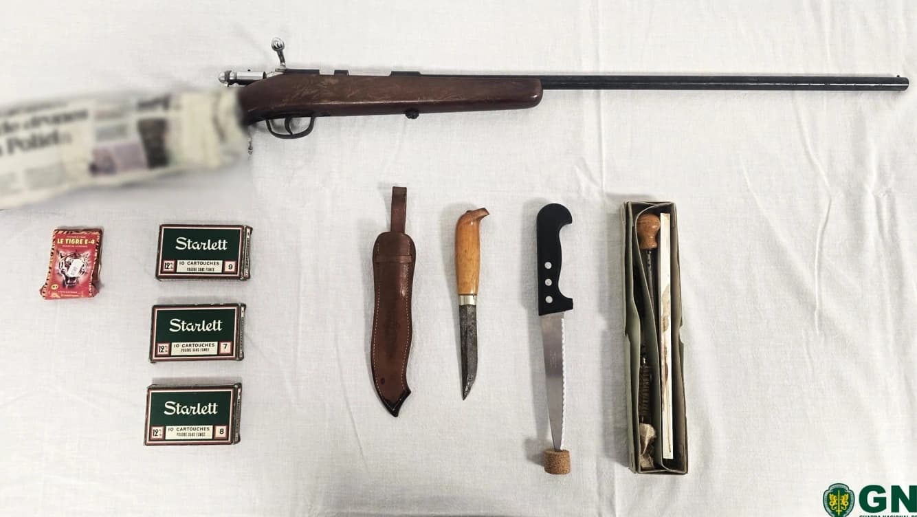 Material apreendido @GNR Porto