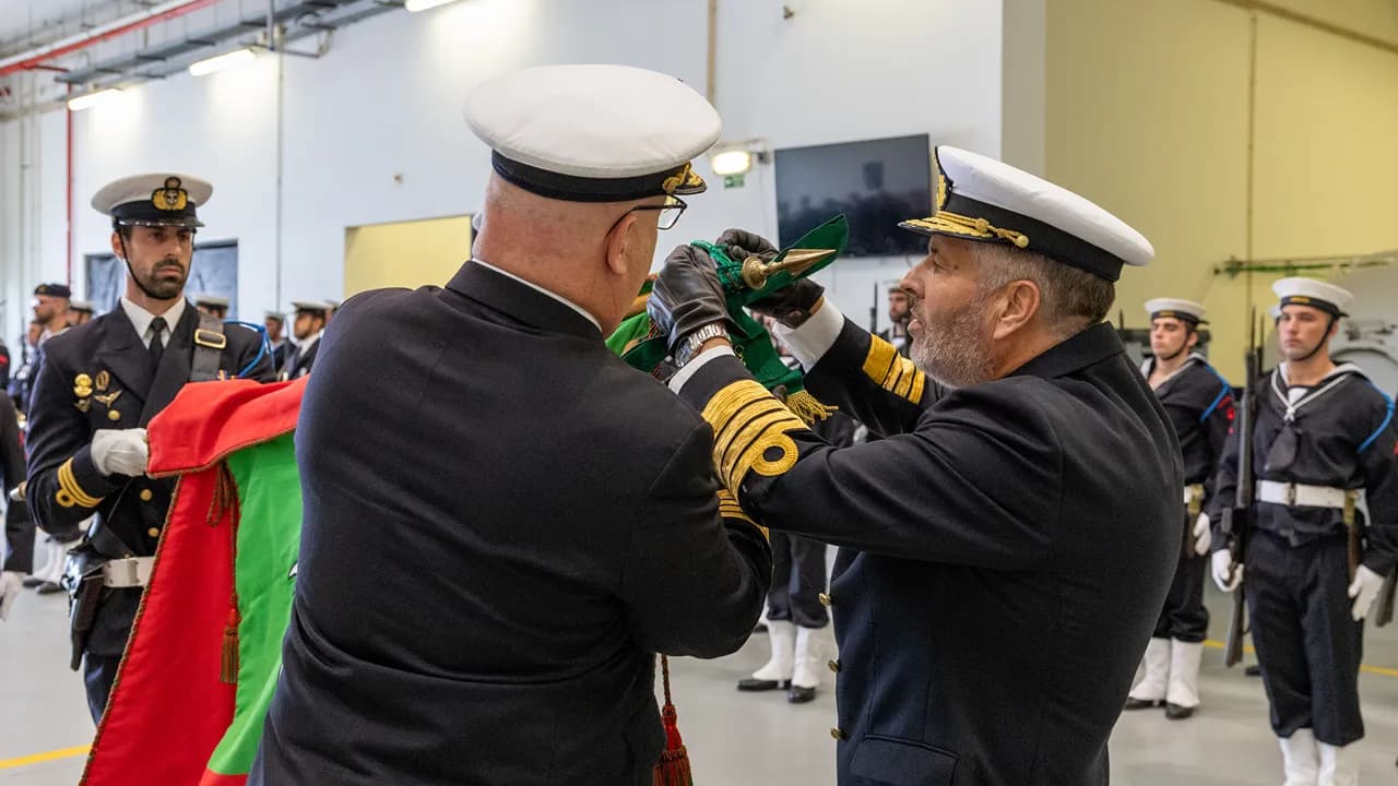 Estandarte Nacional da Esquadrilha de Subsuperfície distinguido com Ordem Militar de Avis @Marinha Portuguesa