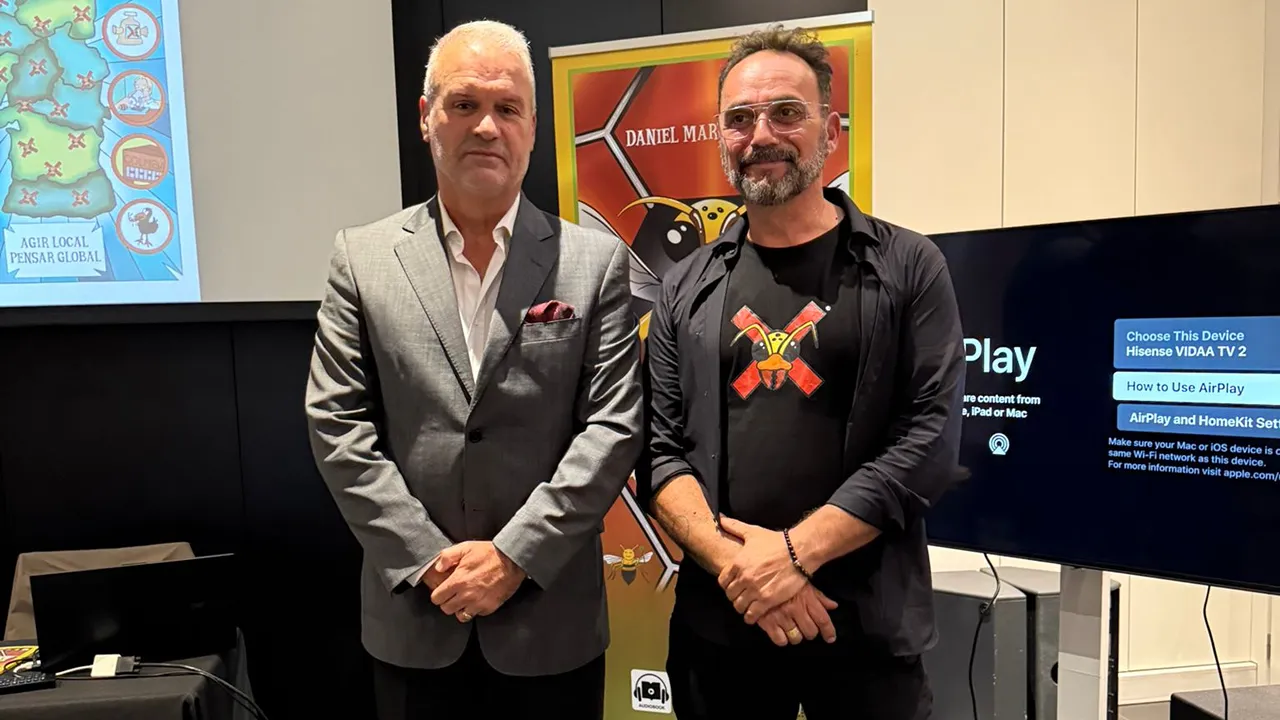 Daniel Marco Costa lançou livro "A Vespa Asiática" @DR