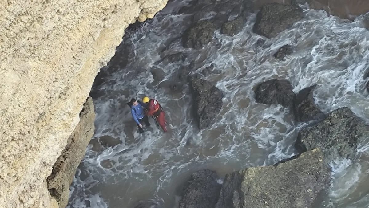 Resgate na praia da Marinha em Portimão @AMN