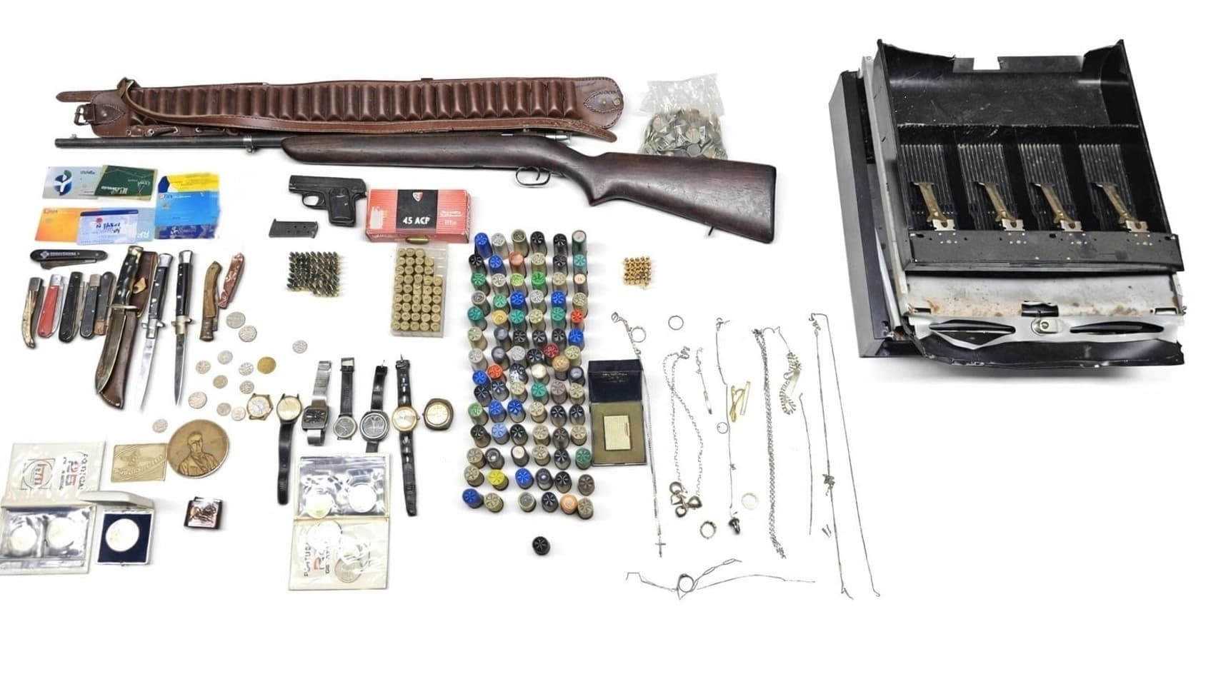 Material apreendido @GNR Santarém