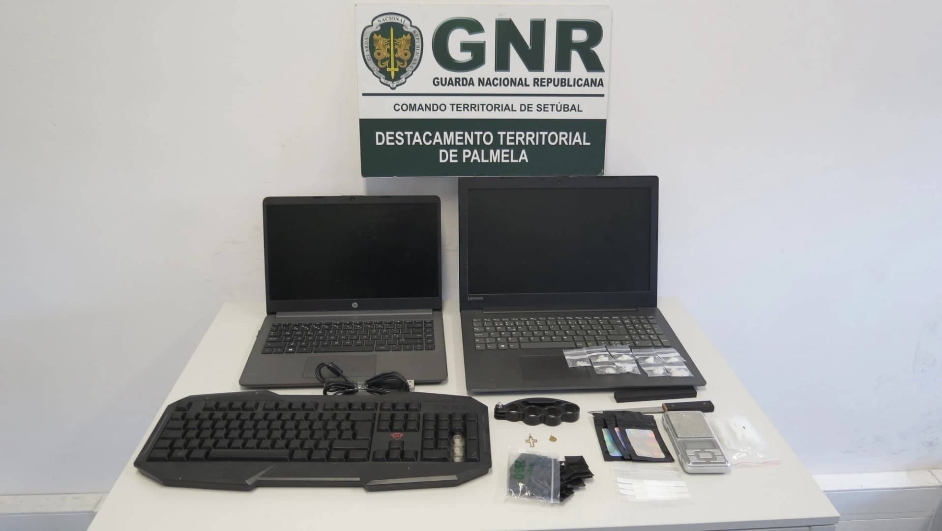 Material apreendido @GNR Setúbal