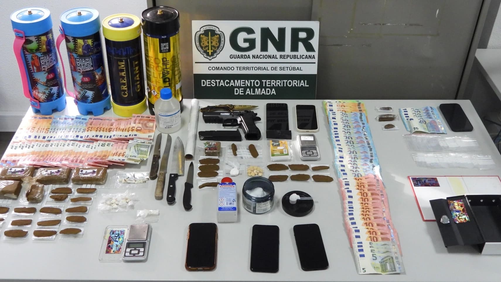 Material apreendido @GNR Setúbal