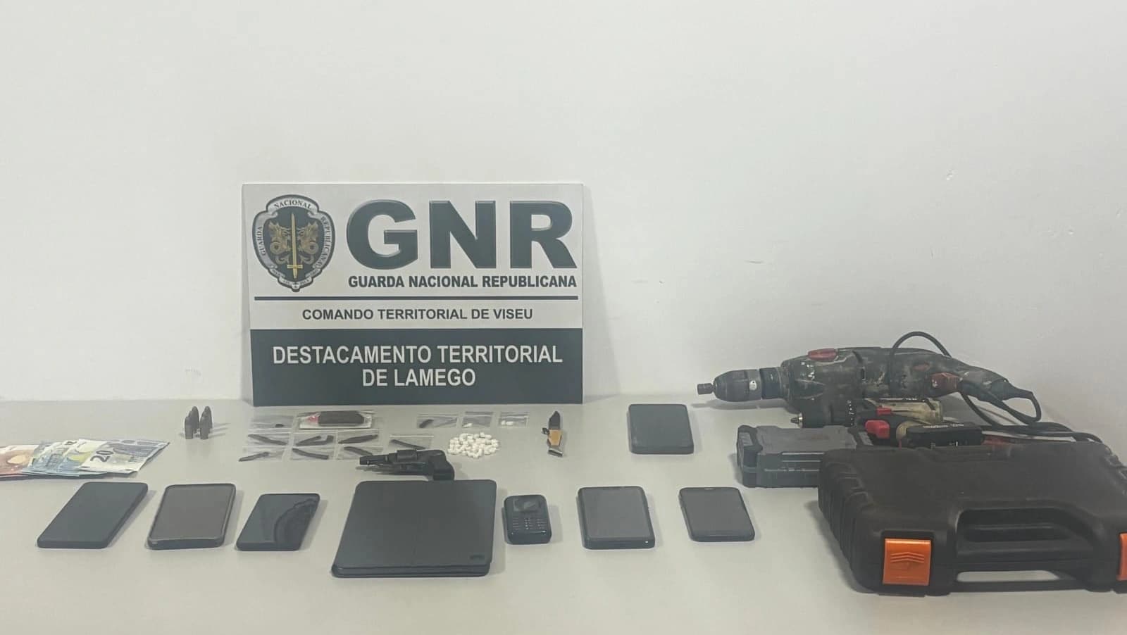 Material apreendido @GNR Viseu