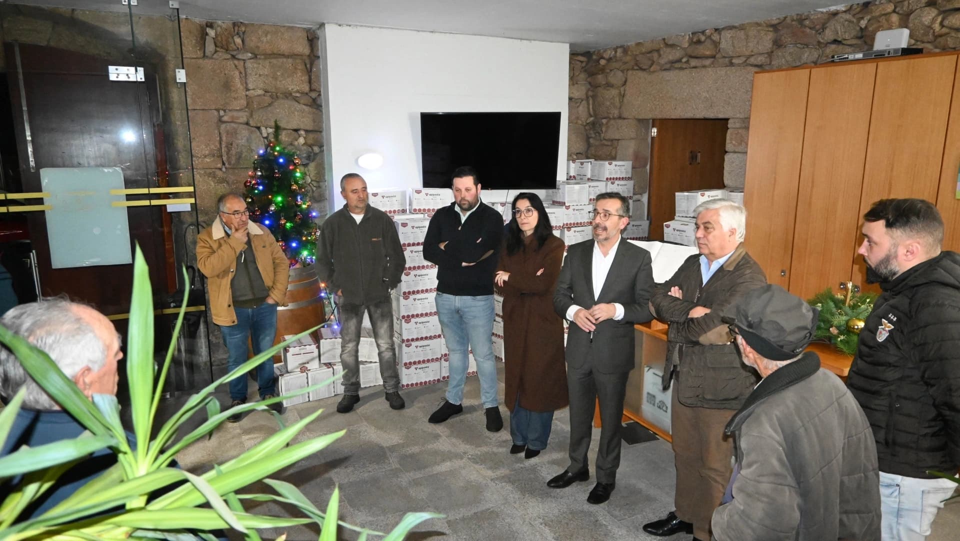 Entrega de alimento para as abelhas @CM Tarouca