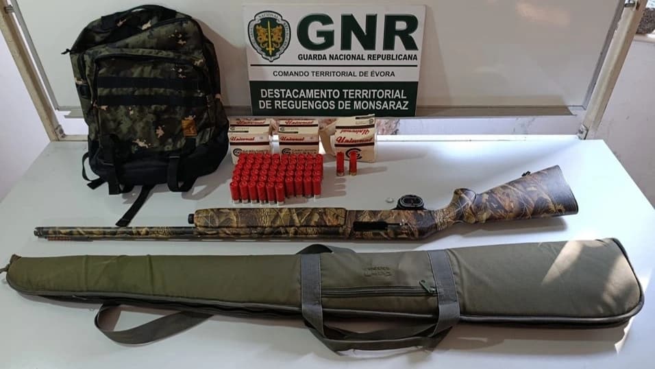 Material apreendido @GNR Évora