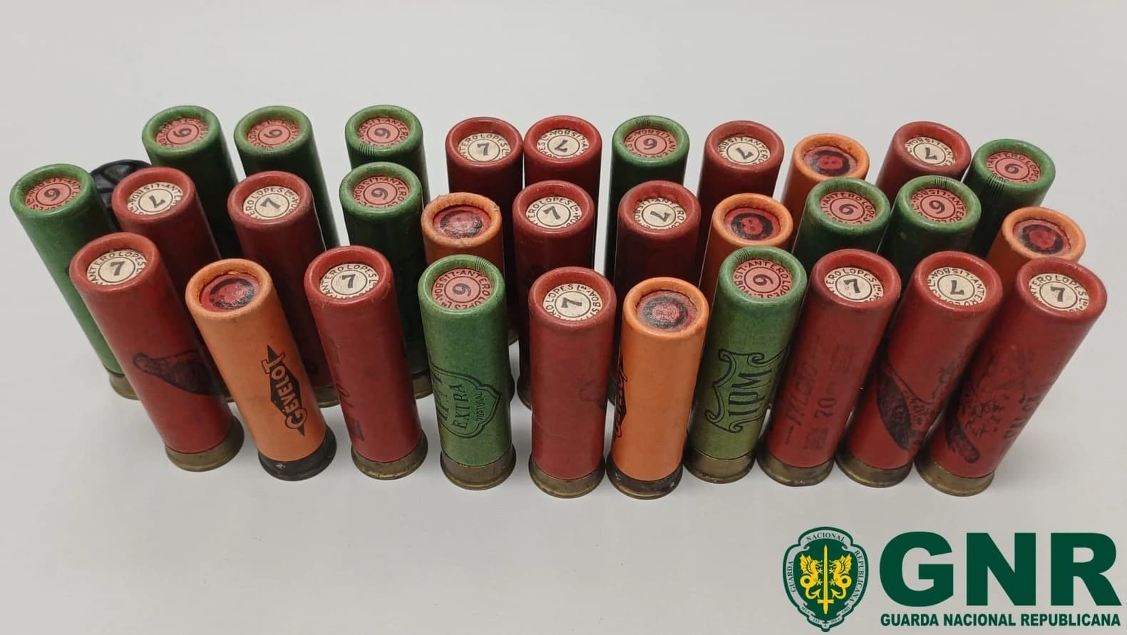 Material apreendido @GNR Santarém