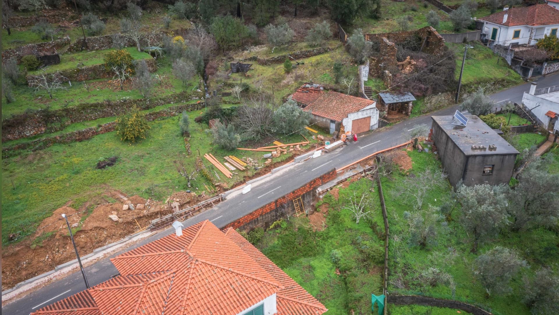 Obra de alargamento viário na freguesia de Cabril @CM Pampilhosa da Serra