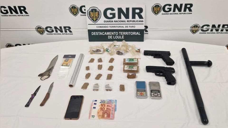 Material apreendido @GNR Faro