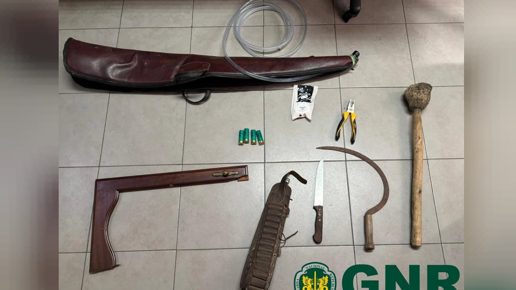 Material apreendido @GNR Santarém