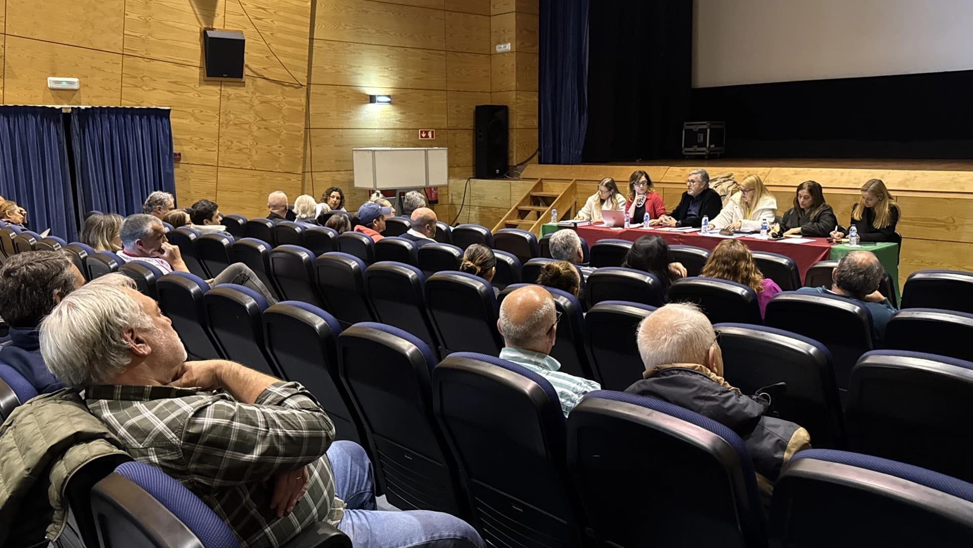 Município reúne com comerciantes e concessionários @CM Marinha Grande