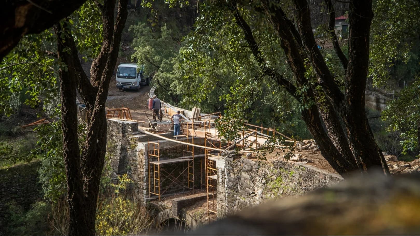 Obras de requalificação de ponte histórica na vila de Pampilhosa da Serra @CM Pampilhosa da Serra