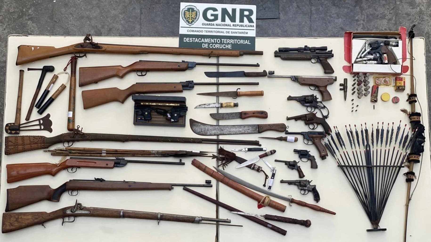 Material apreendido @GNR Santarém