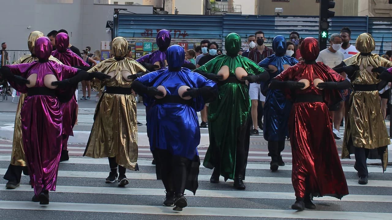 Intervenção urbana MAMIL(a)S @Leandro Brasilio