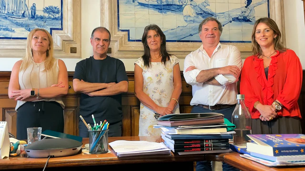 Da esquerda para a direita: Isa Magalhães, secretária do Conselho de Direção do ISMT, Manuel Castelo Branco, presidente do Conselho de Direção do ISMT, Maria Eduarda Rodrigues, presidente da Direção do Clube do Mar de Coimbra, Humberto Oliveira, vice-presidente do Conselho de Direção do ISMT e Ilda Massano Cardoso, presidente do Conselho Pedagógico do ISMT @ISMT