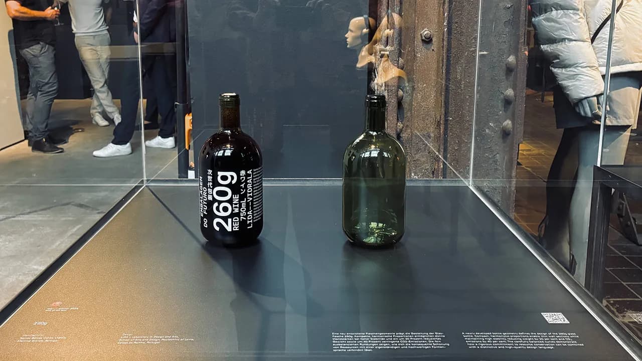 Garrafa exposta na Cerimónia Red Dot Design Award @DR