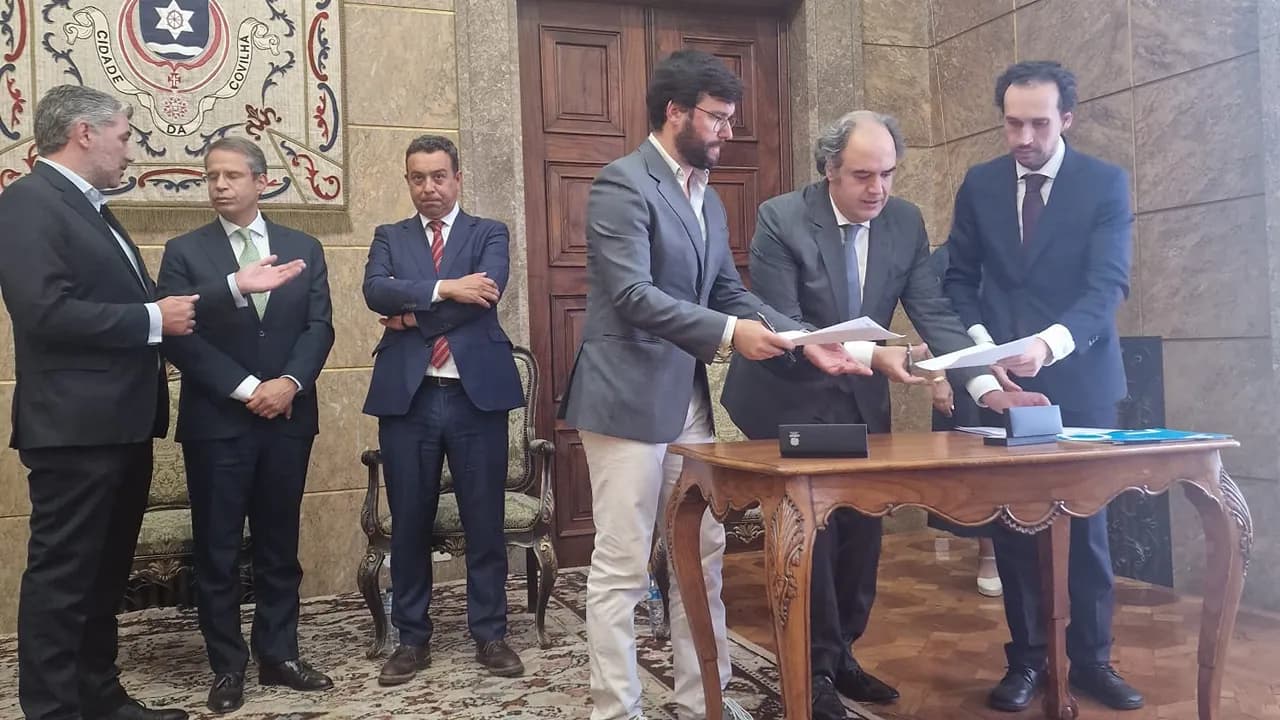 Assinatura do contrato-programa para construção de Heliporto Municipal @CM Vila de Rei